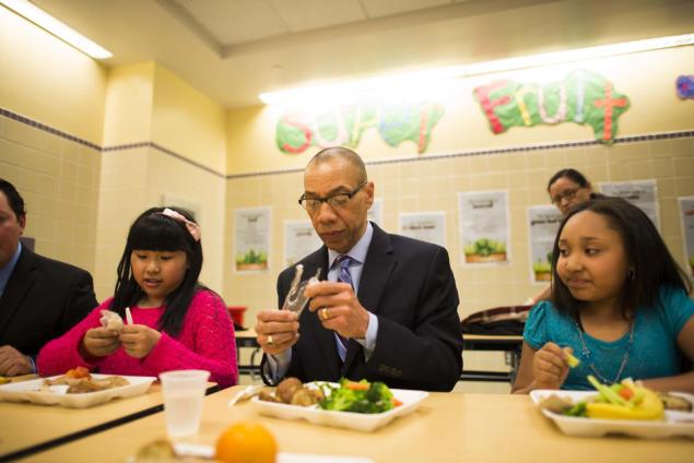 Crystal Gu, schools Chancellor Dennis Walcott, and Arianna Francisco enjoy a vegetarian lunch. Walcott says the all-vegetarian food system should be replicated at schools across the city and nation.